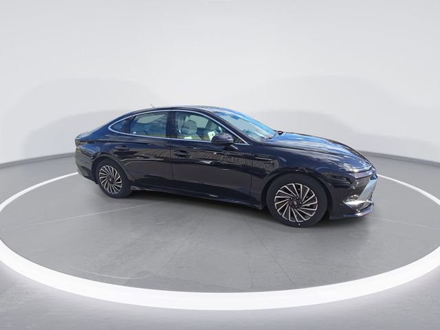 New 2025 Hyundai Sonata Limited FWD image 2