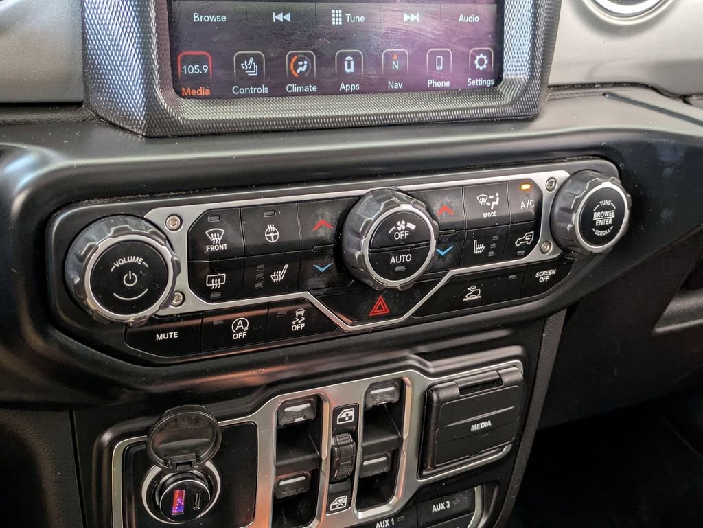 Used 2022 Jeep Wrangler Unlimited Sahara w/ Cold Weather Group AWD/4WD image 17