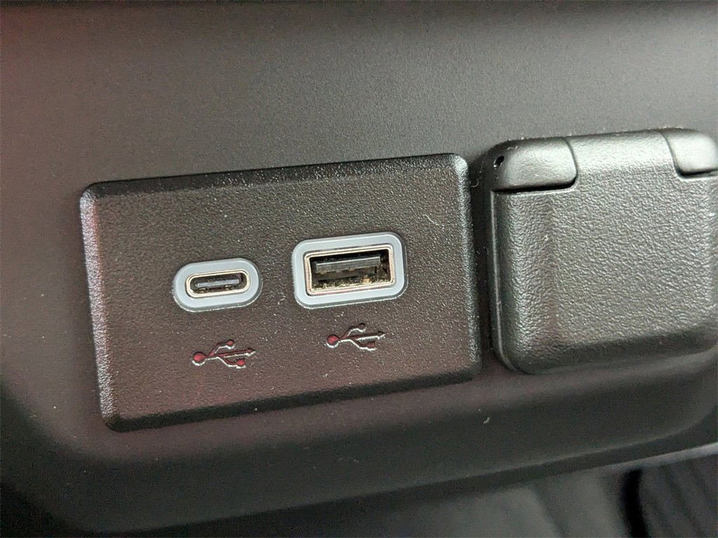 Used 2025 Chevrolet Silverado 2500 Custom w/ Custom Value Package image 22