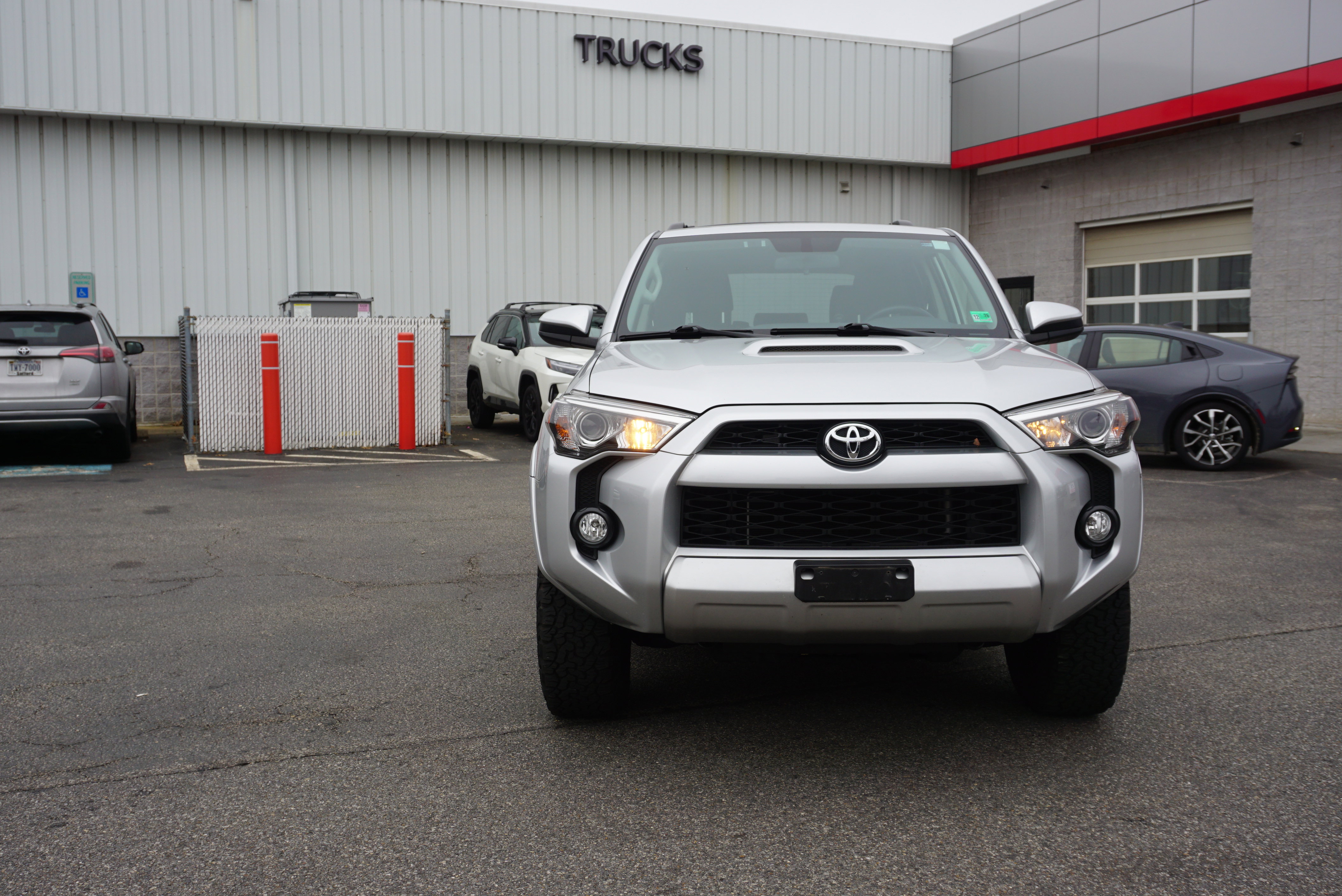 Used 2018 Toyota 4Runner TRD Off-Road image 2