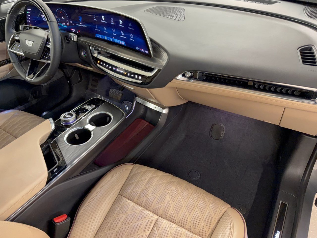 Used 2024 Cadillac Lyriq Sport w/ Nappa Leather Package AWD/4WD image 31