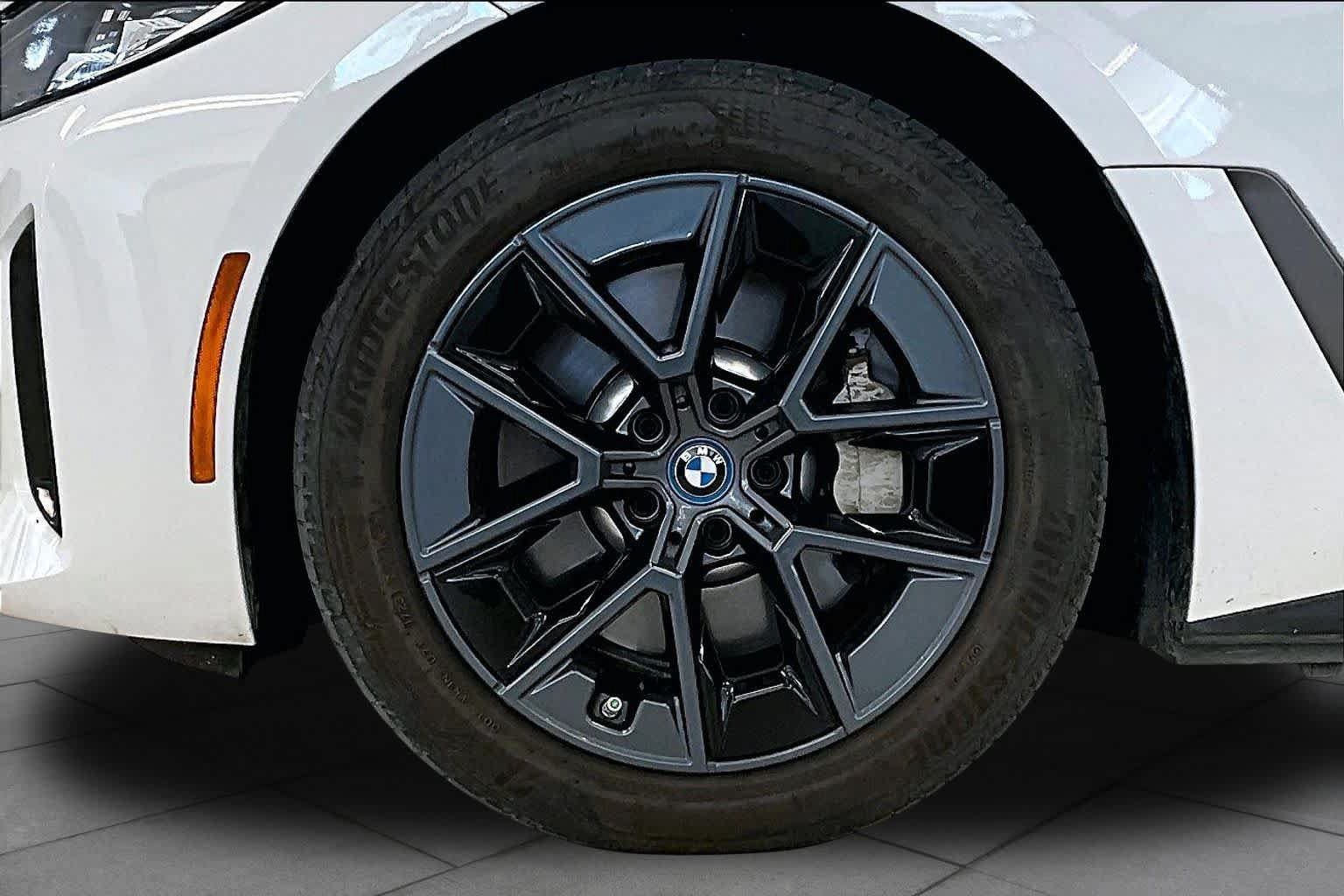 Used 2023 BMW i4 eDrive35 RWD image 9