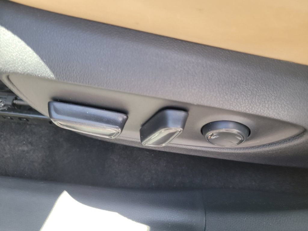 Used 2020 Toyota RAV4 XLE Premium FWD image 19