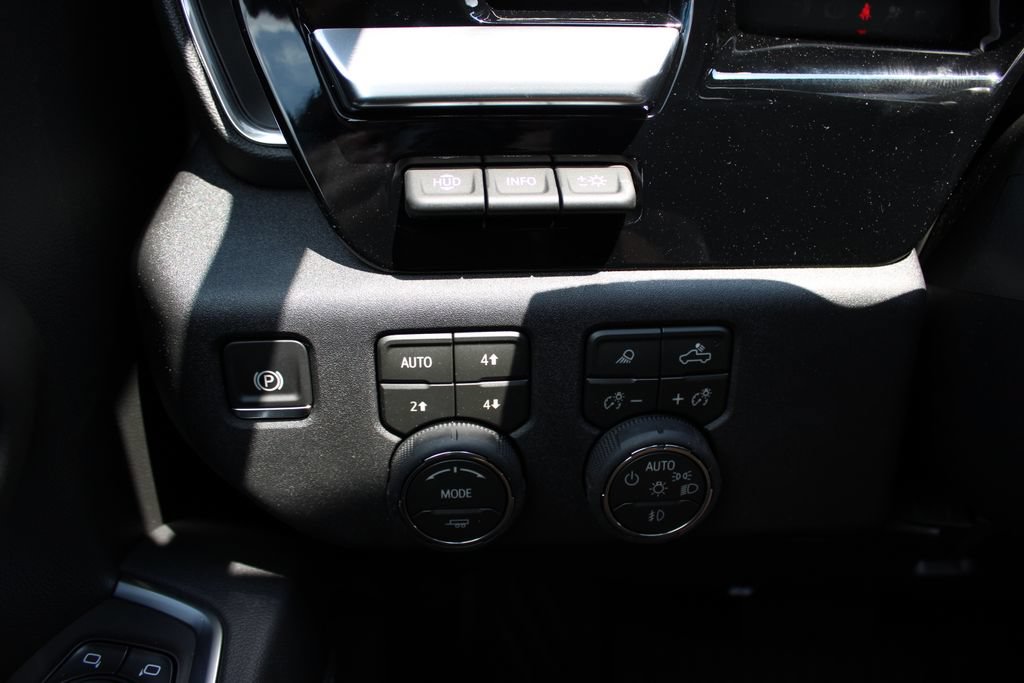 New 2026 Chevrolet Silverado 2500 LTZ w/ LTZ Convenience Package AWD/4WD image 22