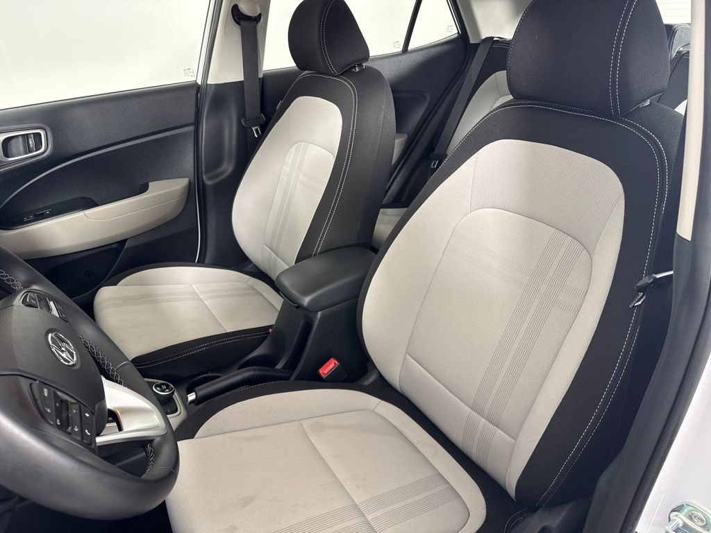Certified 2025 Hyundai Venue SEL image 9