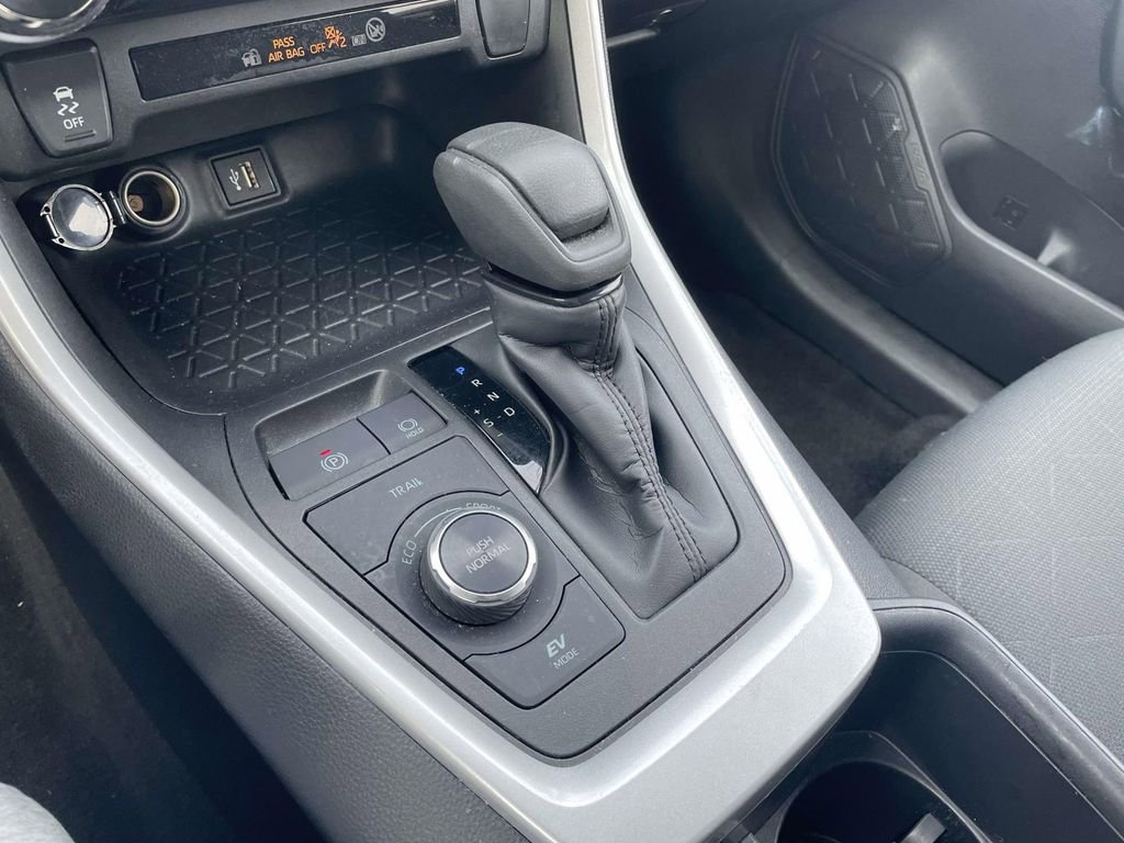 Used 2025 Toyota RAV4 XLE image 42