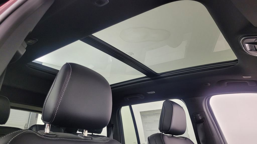 New 2025 Jeep Grand Cherokee Limited image 35