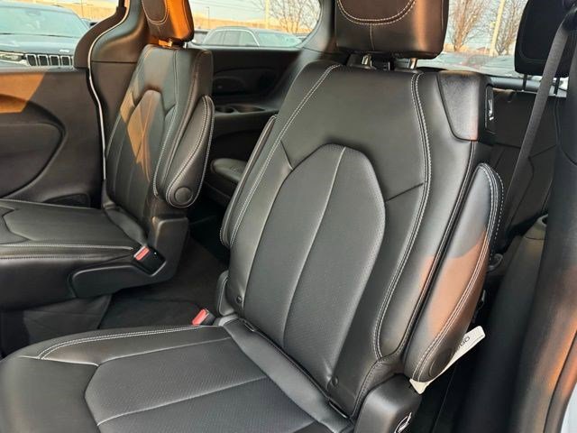 New 2026 Chrysler Pacifica Select image 28