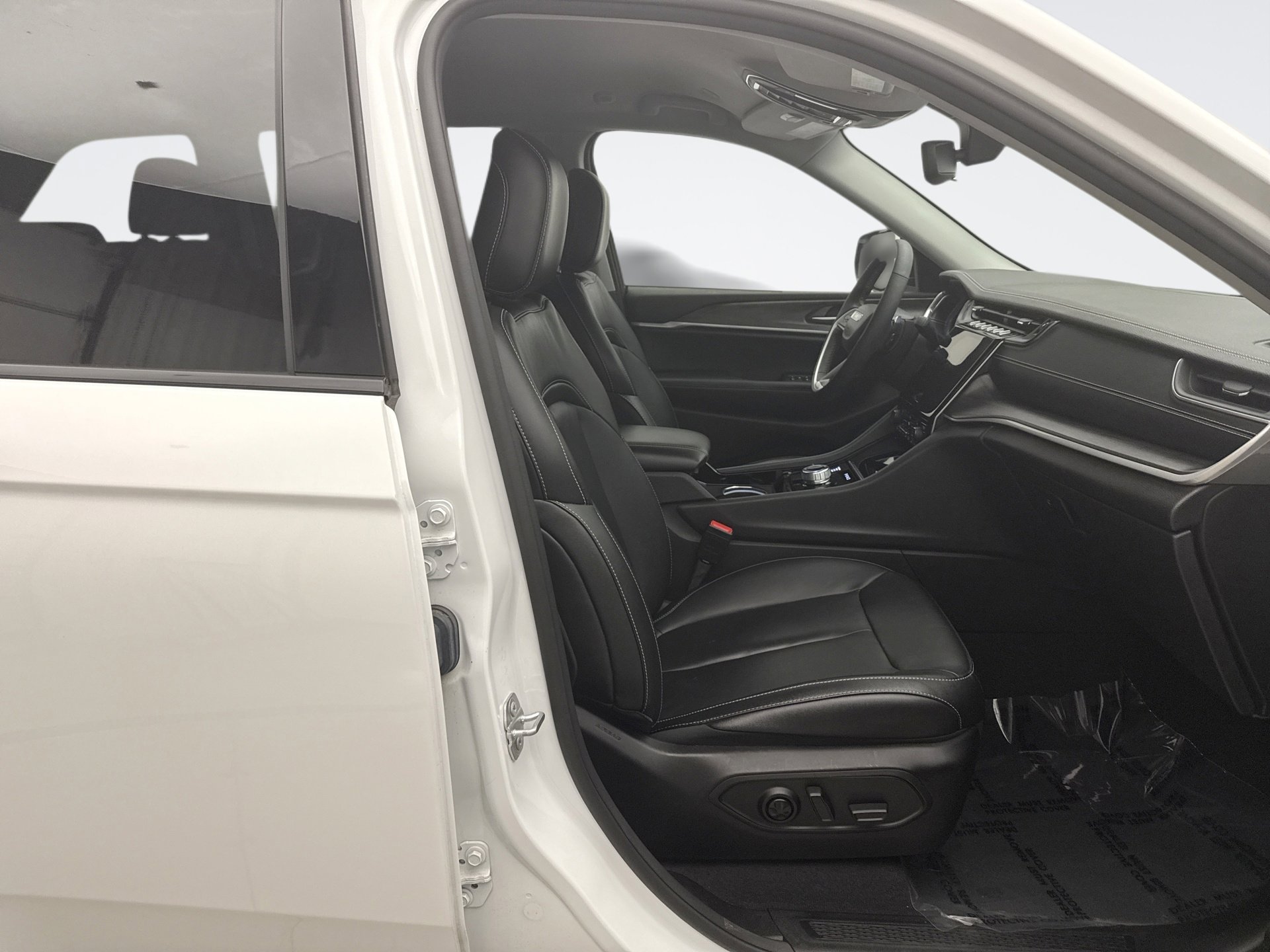 Used 2023 Jeep Grand Cherokee Limited AWD/4WD image 17