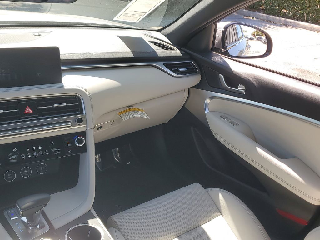 Used 2025 Genesis G70 2.5T image 22