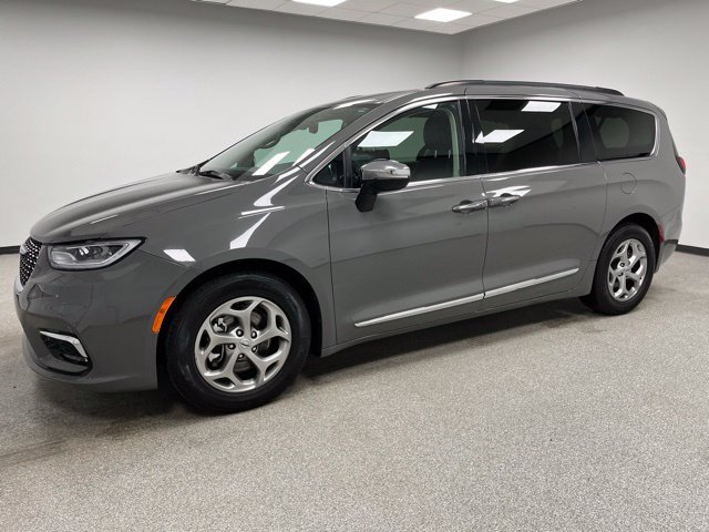 Used 2023 Chrysler Pacifica Limited FWD image 5