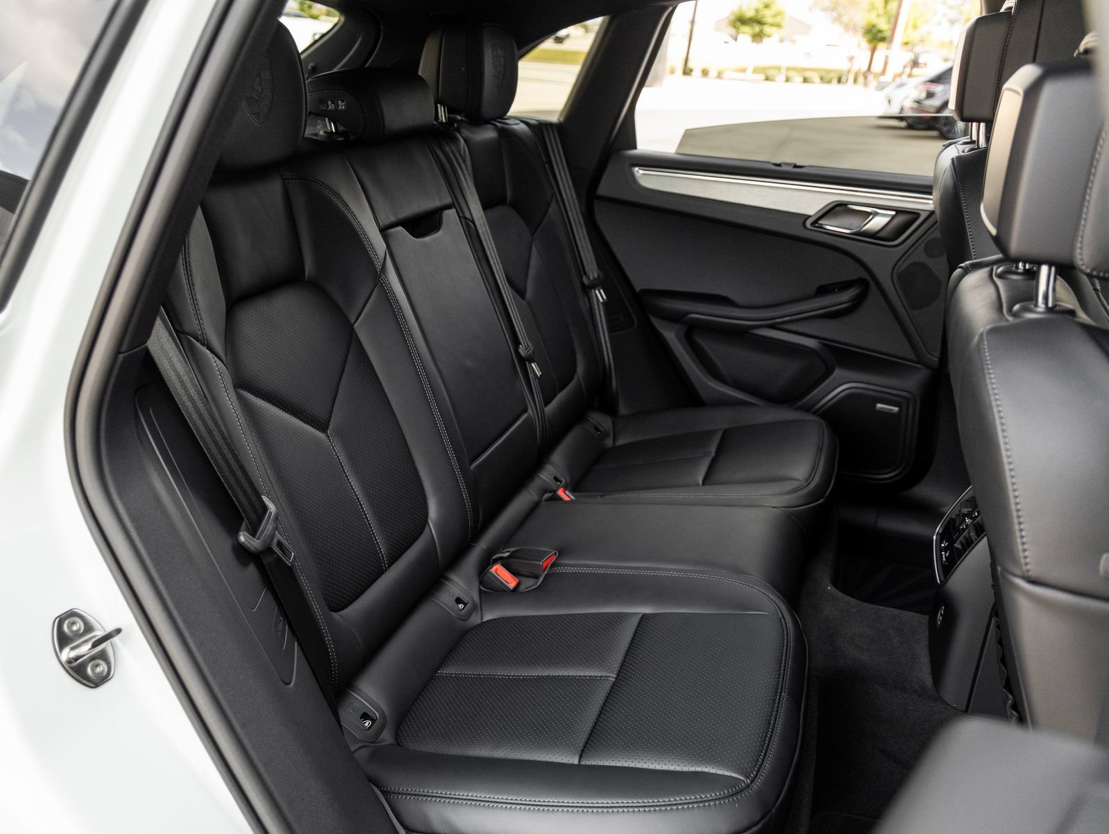 Certified 2026 Porsche Macan AWD/4WD image 39