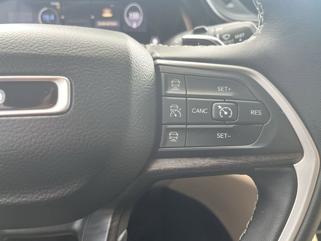 Used 2022 Jeep Grand Cherokee Limited w/ Luxury Tech Group II image 27