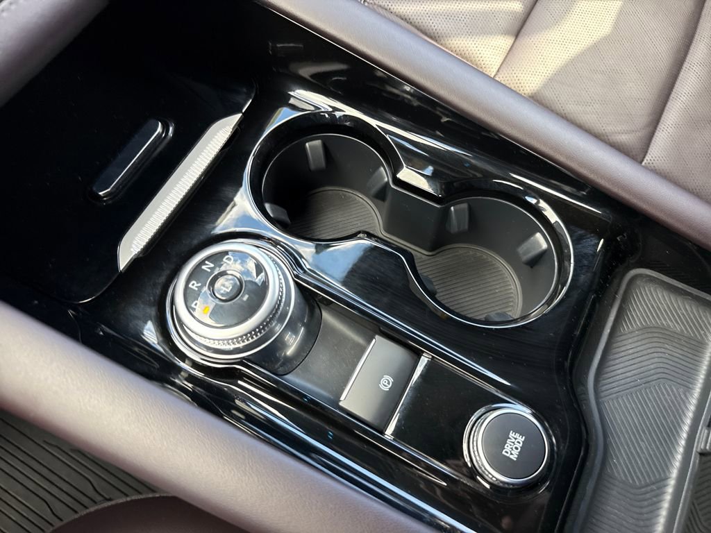 Certified 2025 Ford Explorer Platinum image 23