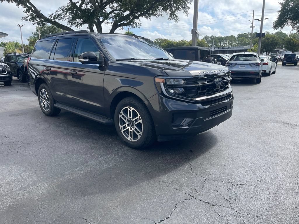 Used 2025 Ford Expedition Active AWD/4WD image 9
