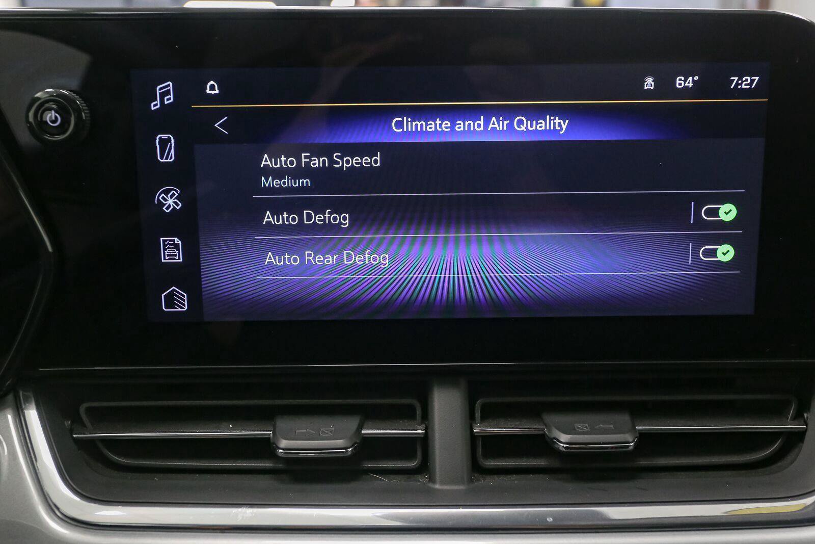Used 2025 Chevrolet Trax LT FWD image 25