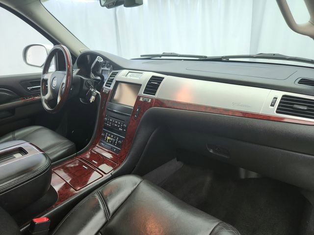 Used 2014 Cadillac Escalade Premium image 27