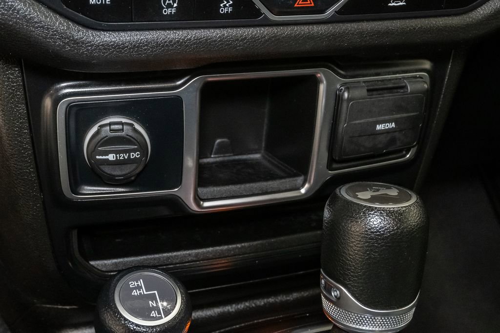 Used 2024 Jeep Wrangler Sport image 19