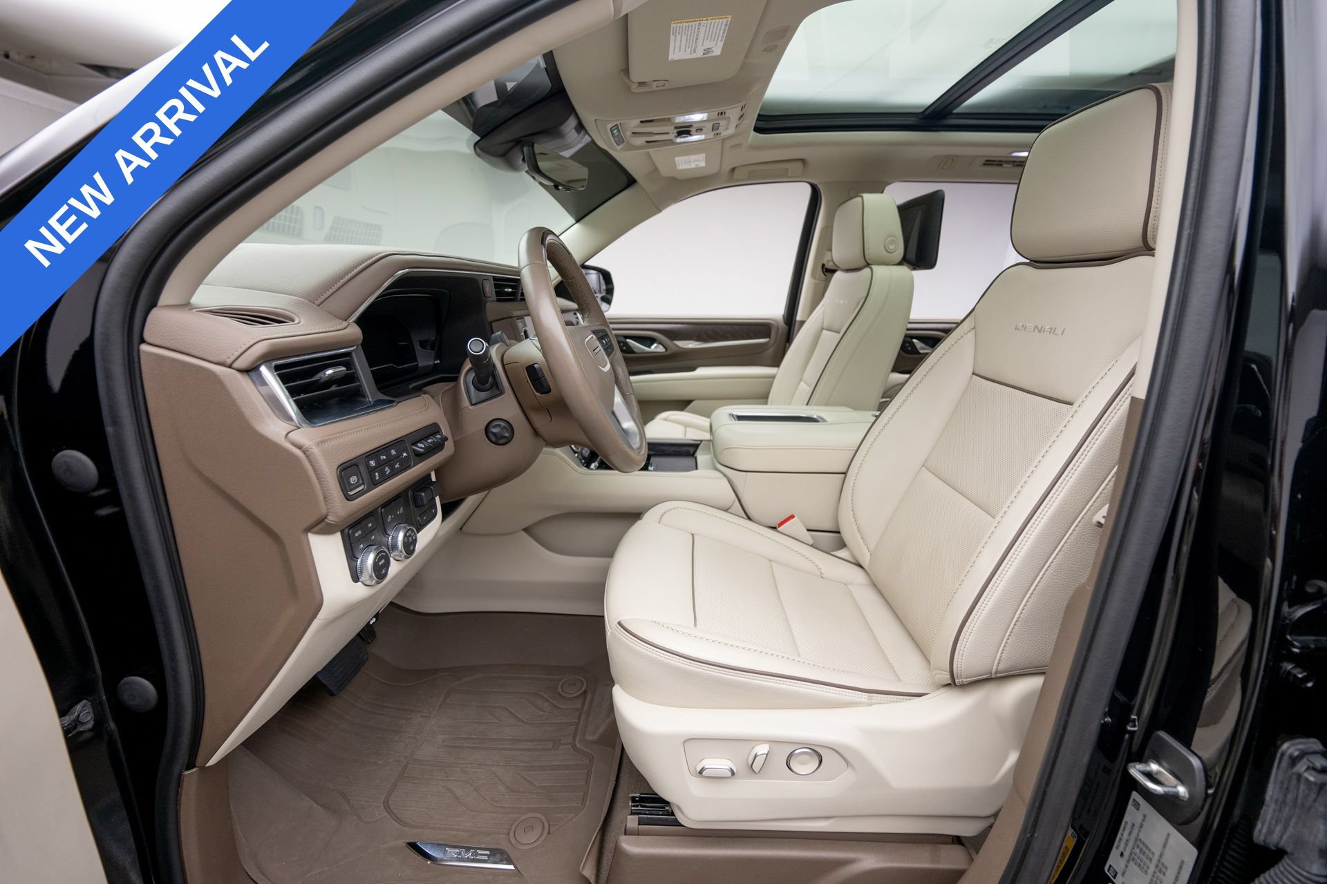 Used 2023 GMC Yukon Denali w/ Advanced Technology Package AWD/4WD image 12