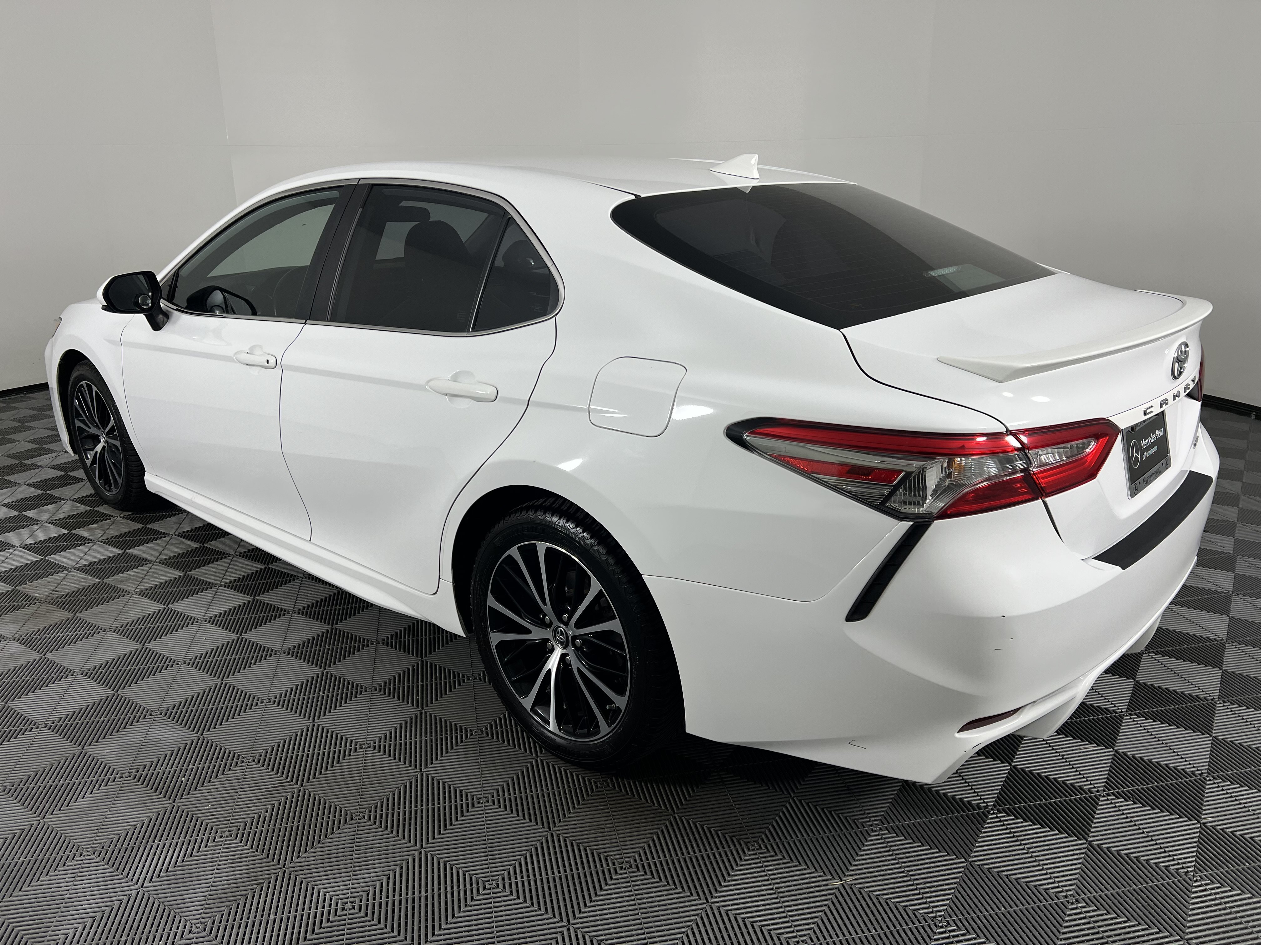 Used 2019 Toyota Camry SE FWD image 9