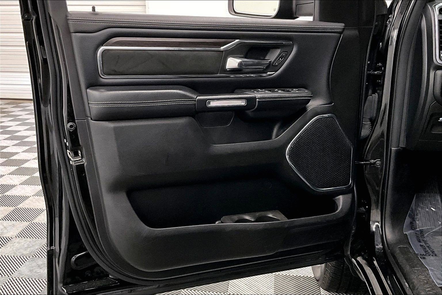 Used 2025 RAM 1500 Laramie AWD/4WD image 18