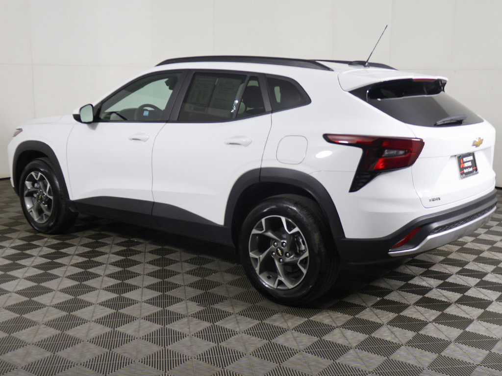 Used 2026 Chevrolet Trax LT FWD image 10