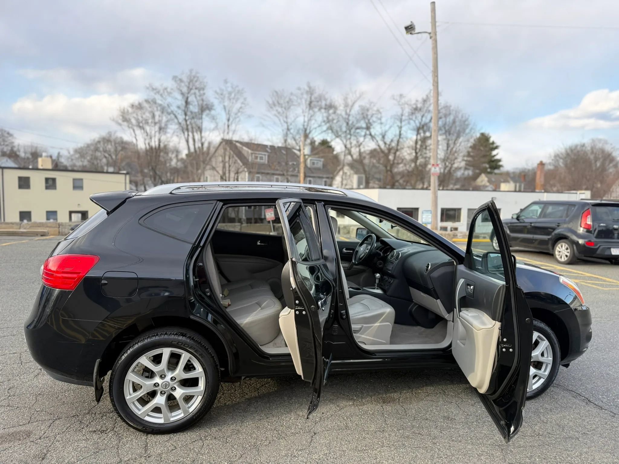 Used 2011 Nissan Rogue SV w/ SL Pkg FWD image 9
