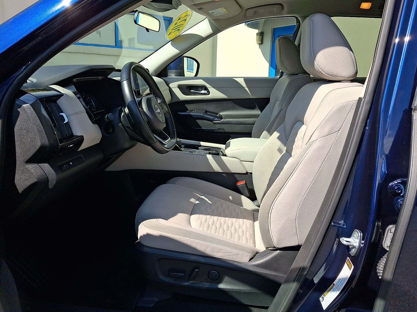 Used 2022 Nissan Pathfinder SV AWD/4WD image 13