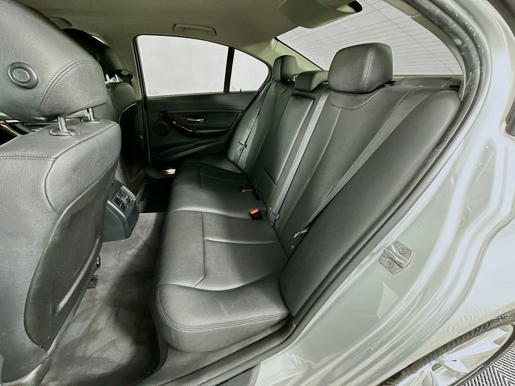 Used 2016 BMW 320i Sedan RWD image 24