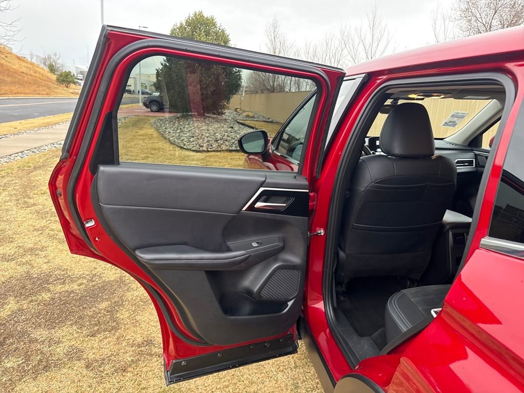 Used 2024 Mitsubishi Outlander SE image 17