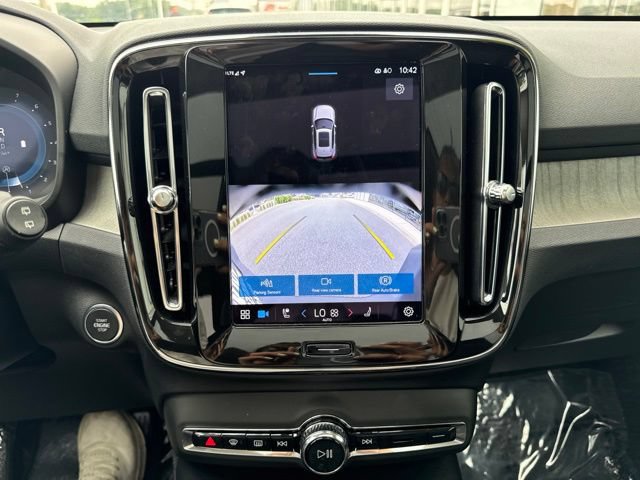 Certified 2025 Volvo XC40 B5 Core AWD/4WD image 25