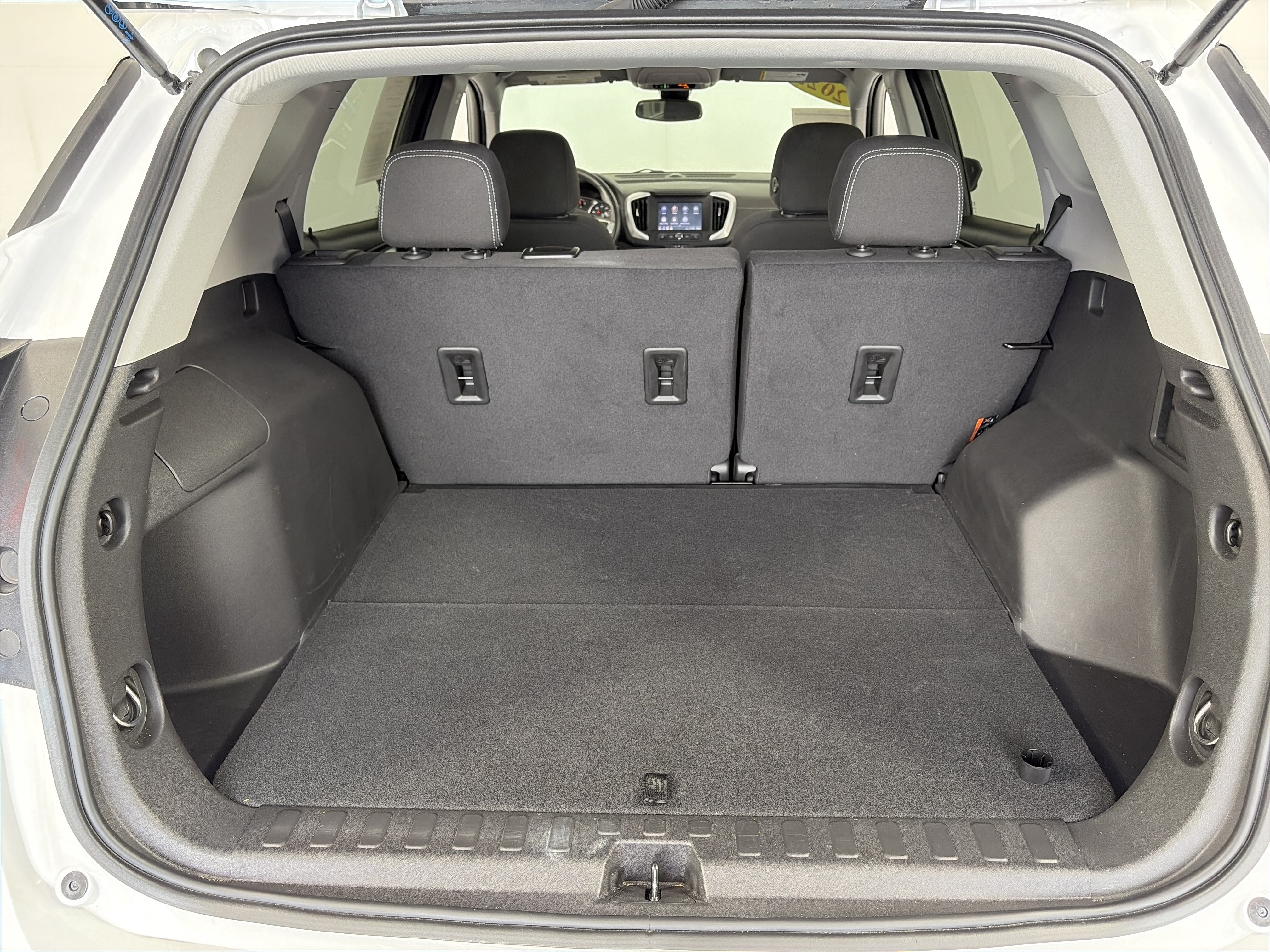 Used 2023 GMC Terrain SLE FWD image 14
