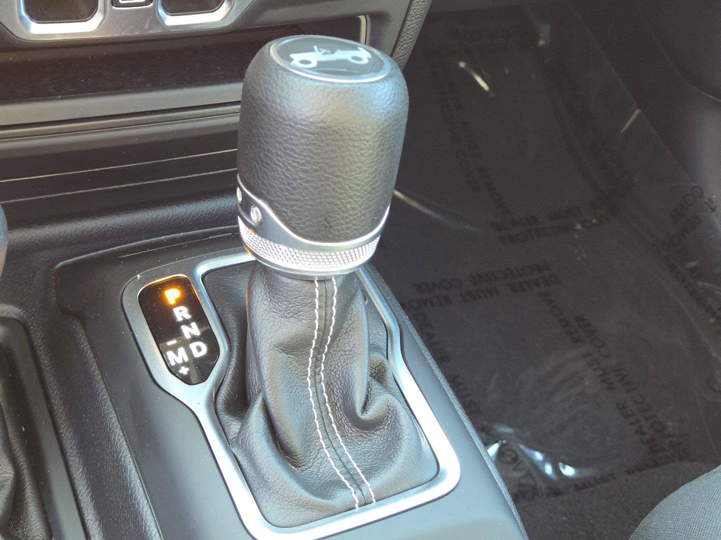 Used 2019 Jeep Wrangler Unlimited Sahara w/ Cold Weather Group AWD/4WD image 19