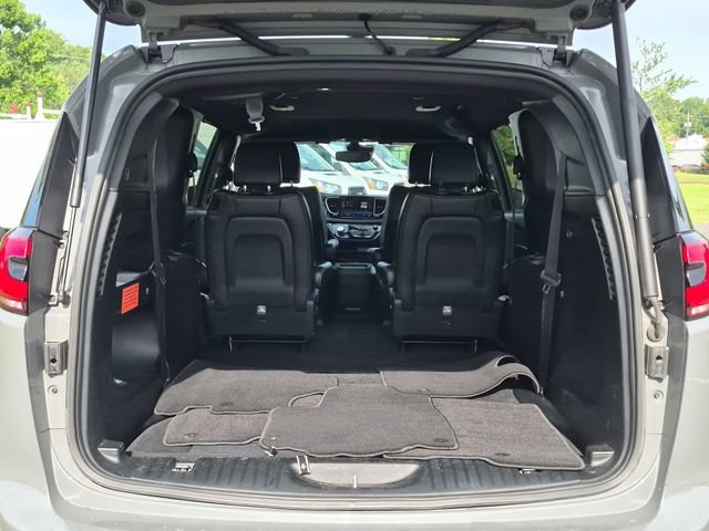 Used 2025 Chrysler Pacifica Select FWD image 32