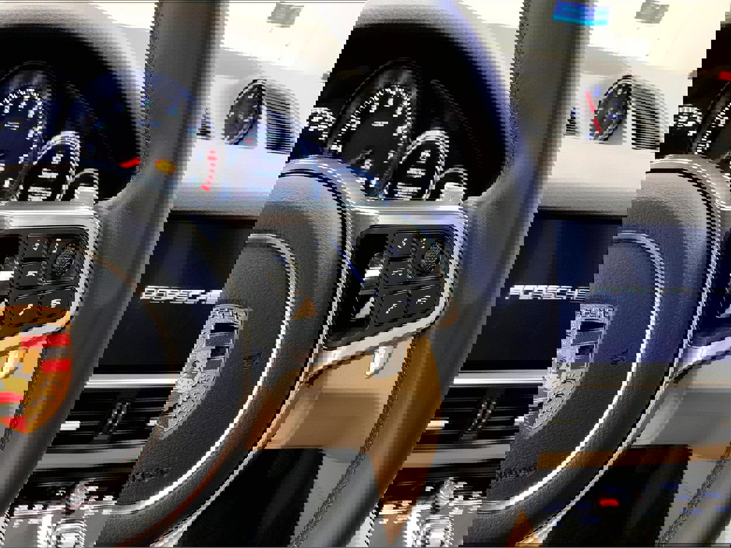 Used 2023 Porsche Cayenne Platinum Edition image 16