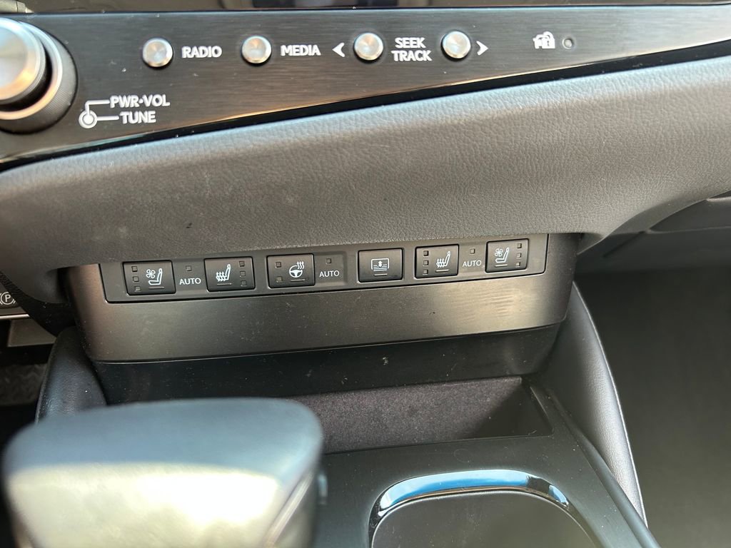 Used 2025 Lexus ES 350 Luxury w/ Accessory Package (Z1) image 15