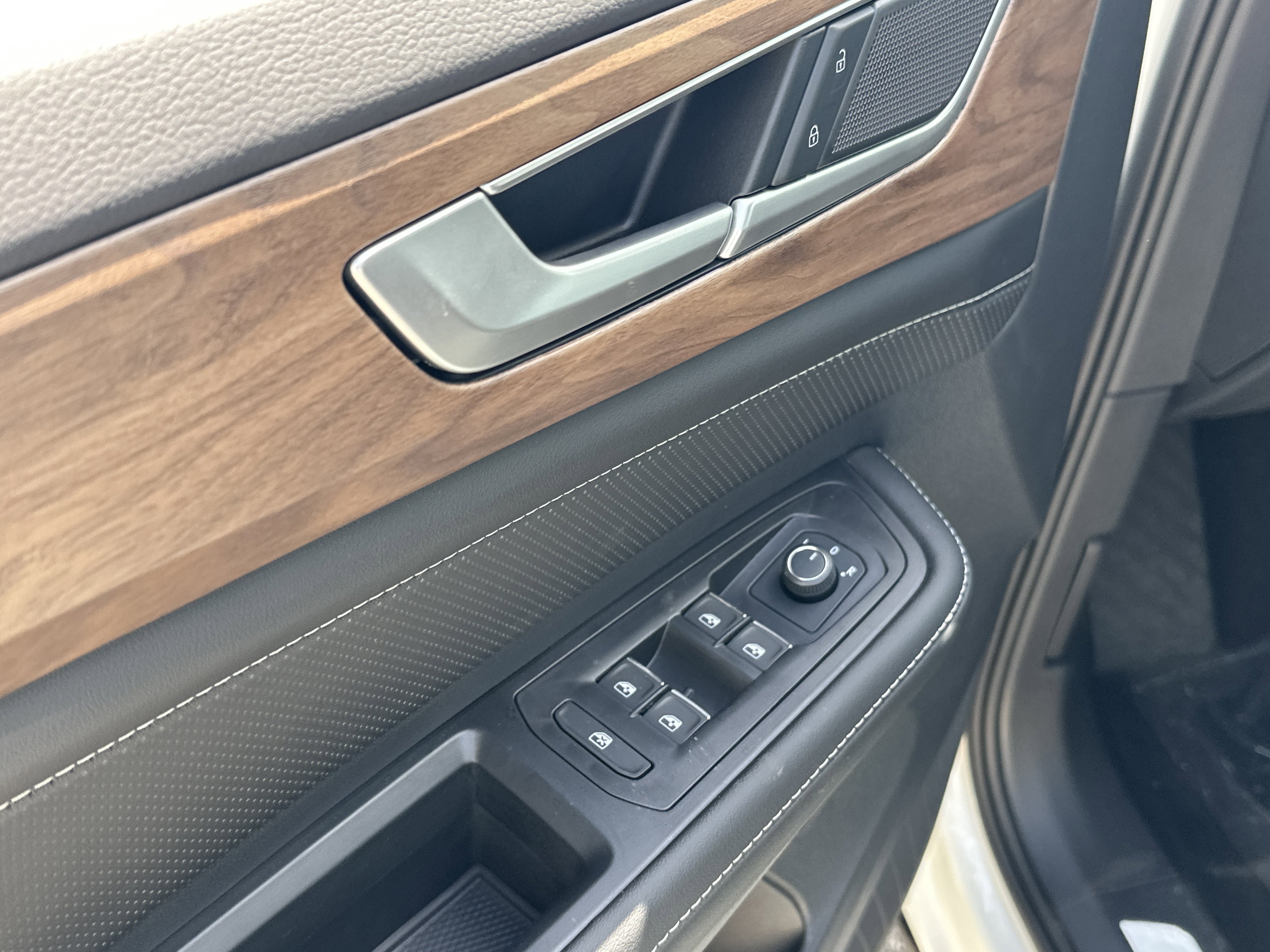 New 2026 Volkswagen Atlas SE image 15