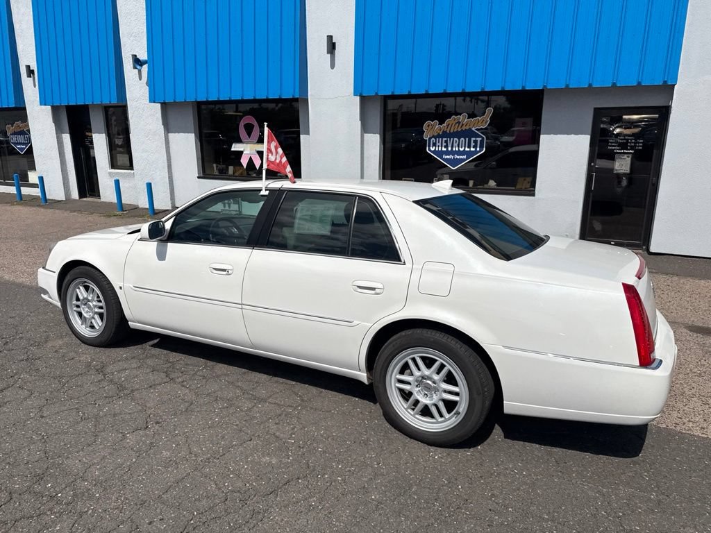 Used 2010 Cadillac DTS FWD image 18