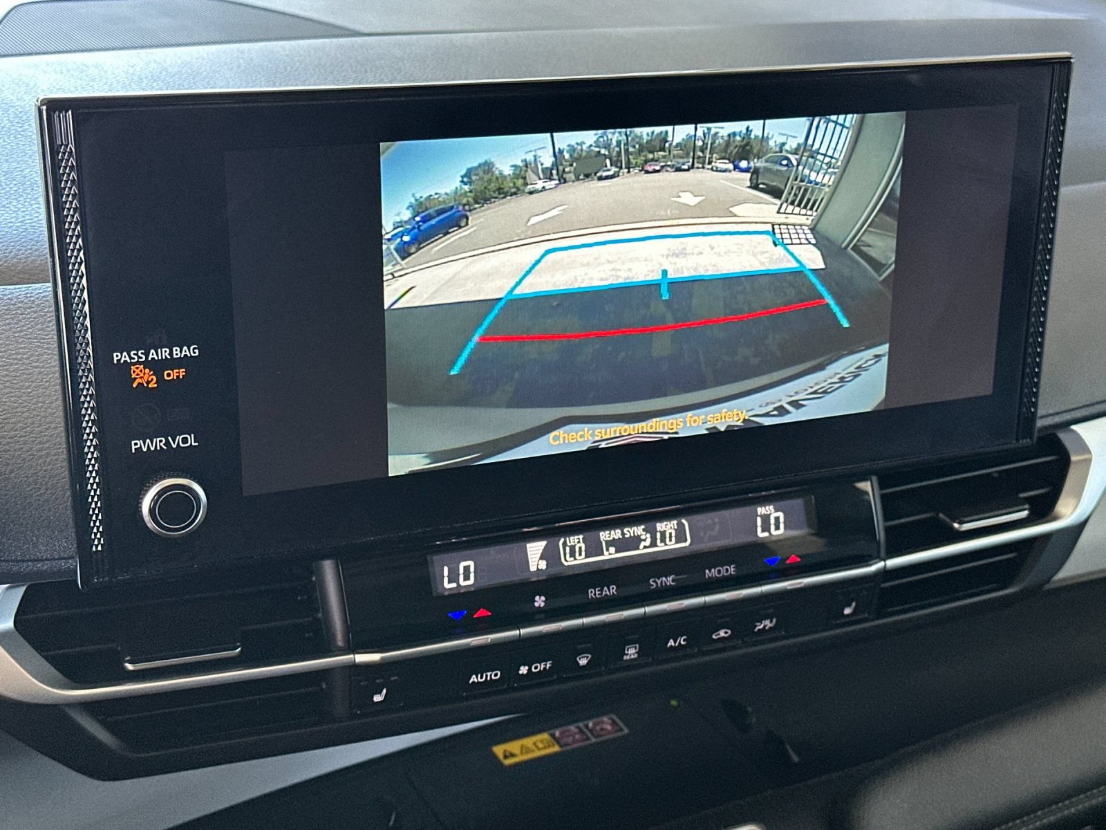 Used 2025 Toyota Sienna XLE FWD image 19