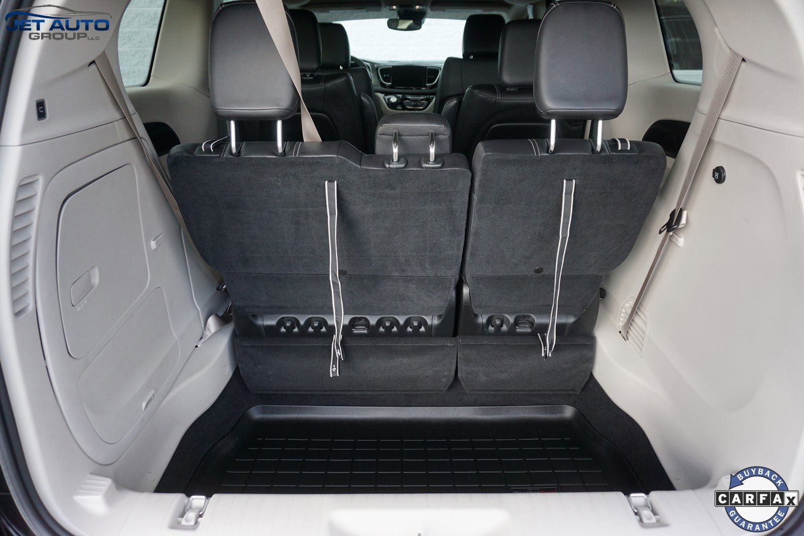 Used 2022 Chrysler Pacifica Touring-L image 18