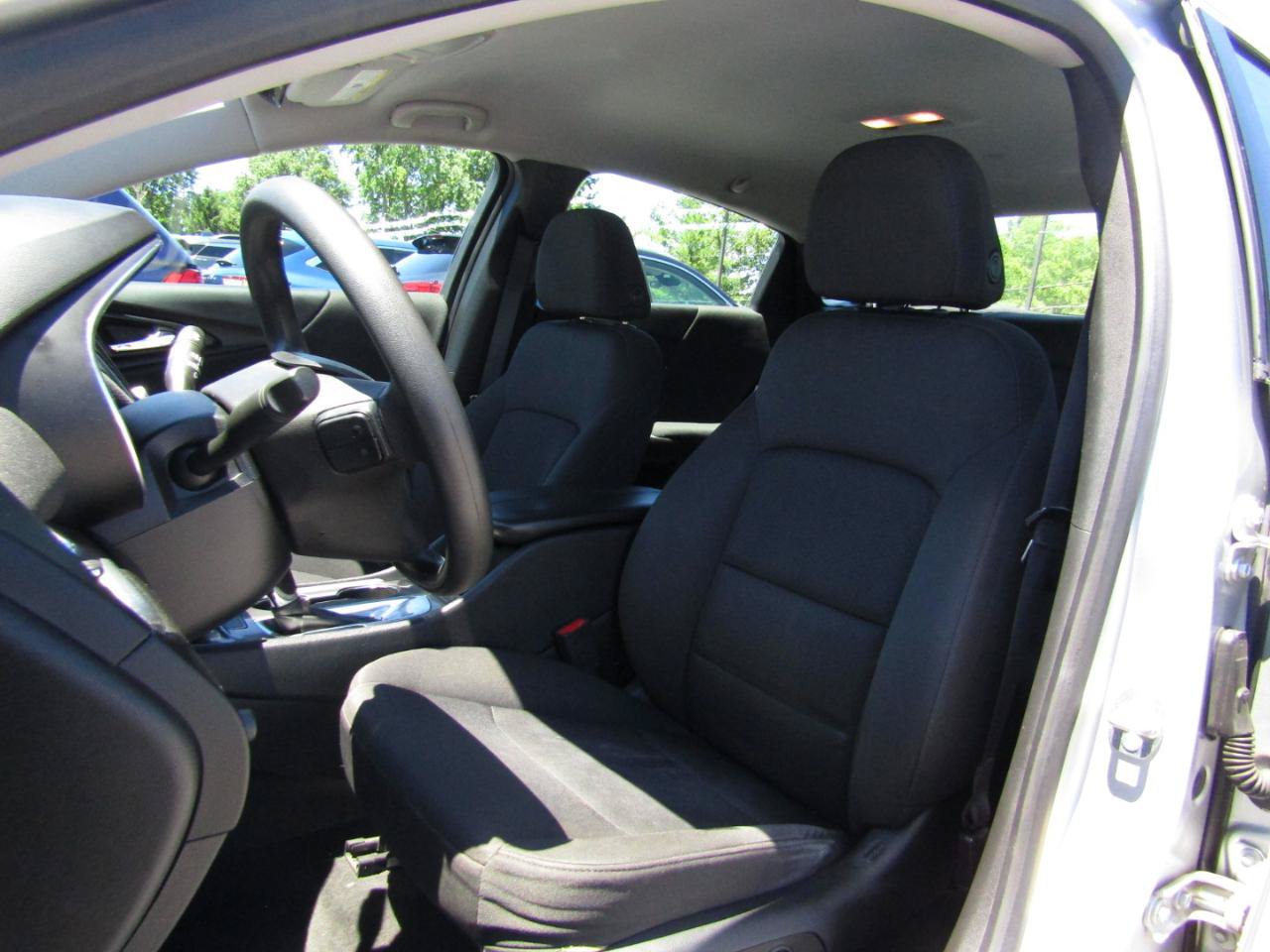 Used 2020 Chevrolet Malibu LT FWD image 12