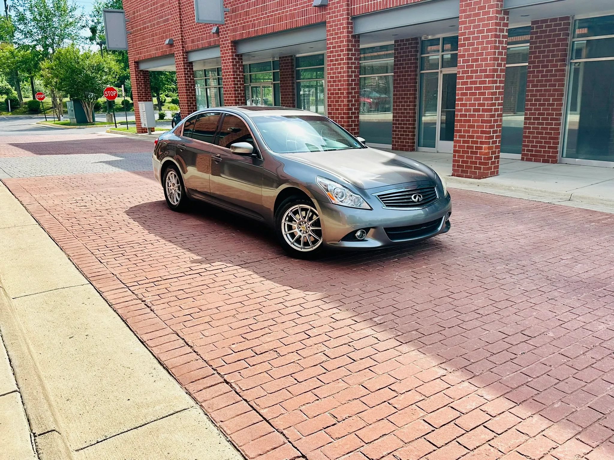 Used 2012 INFINITI G37 x Sedan w/ Premium Pkg AWD/4WD image 1