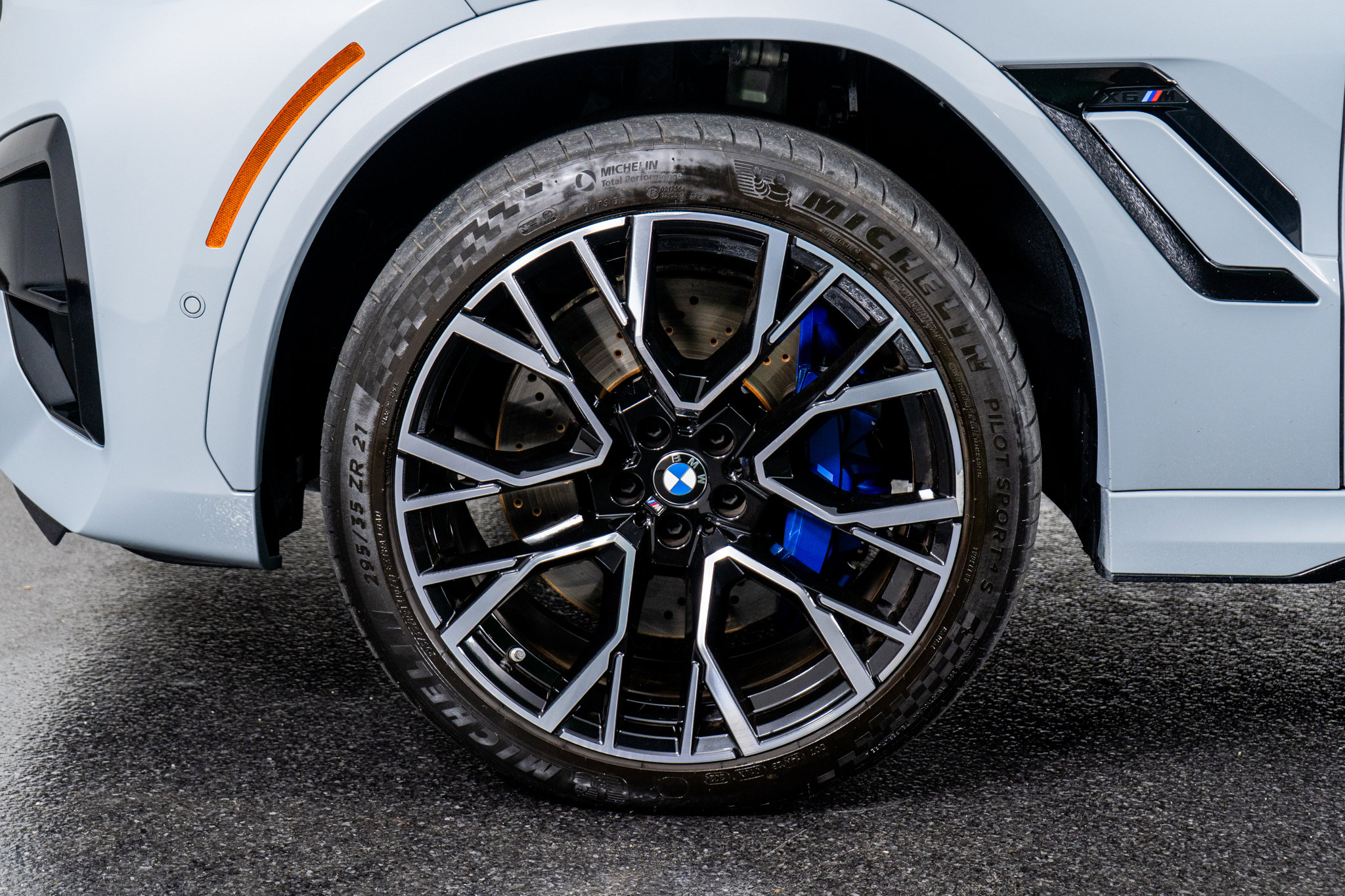 Used 2025 BMW X6 M Competition w/ Executive Package image 19