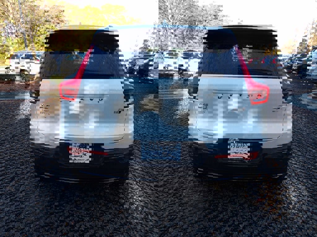 Certified 2024 Volvo XC40 B5 Plus w/ Protection Package Premier image 8