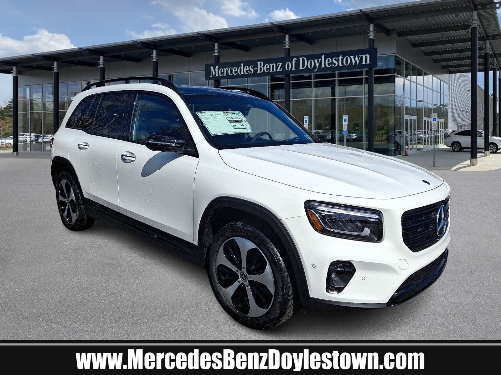 New 2026 Mercedes-Benz GLB 250 4MATIC image 1