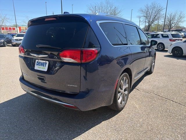 Used 2019 Chrysler Pacifica Limited w/ Tire & Wheel Group FWD image 5