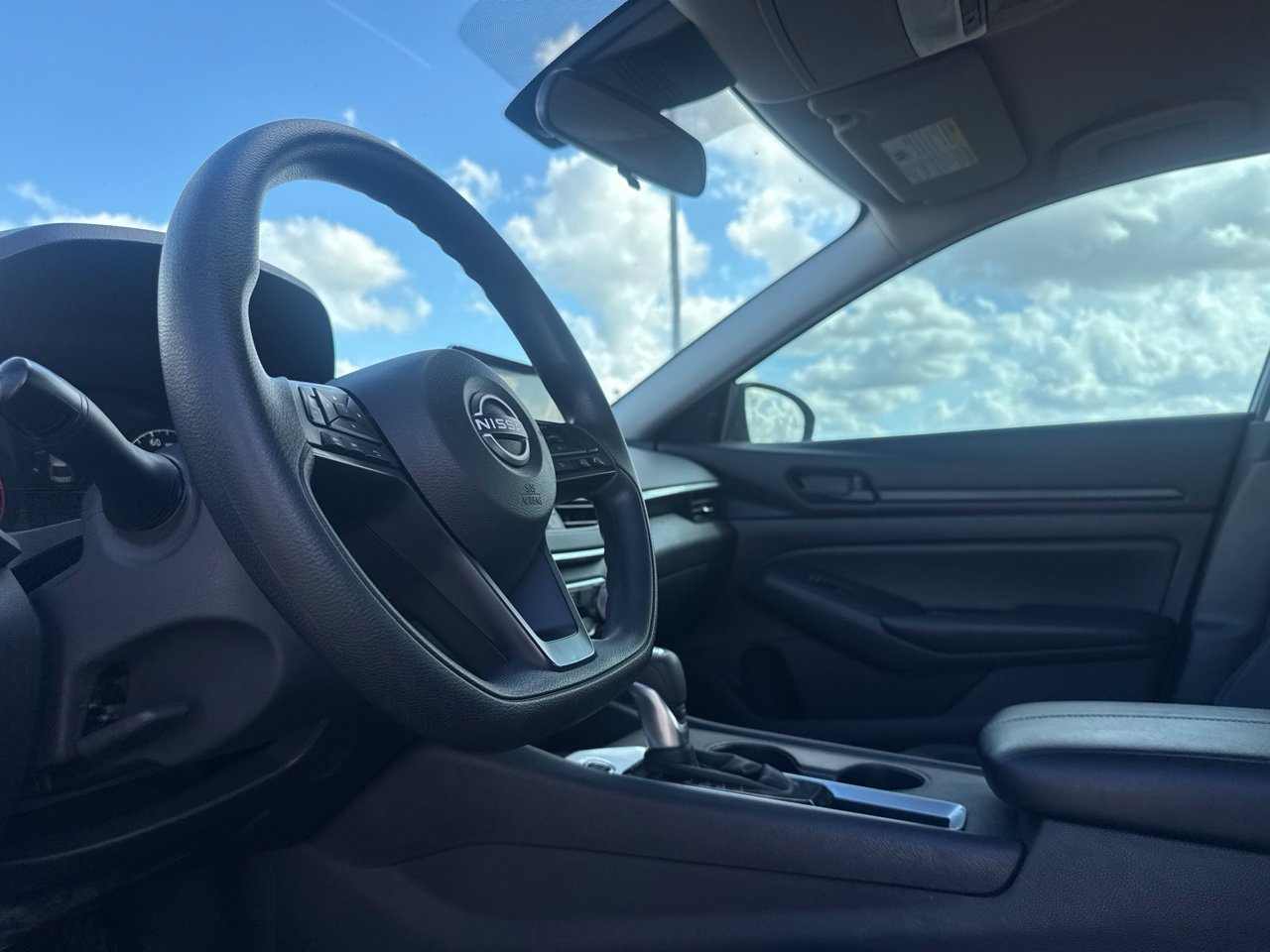 Used 2025 Nissan Altima 2.5 S FWD image 40