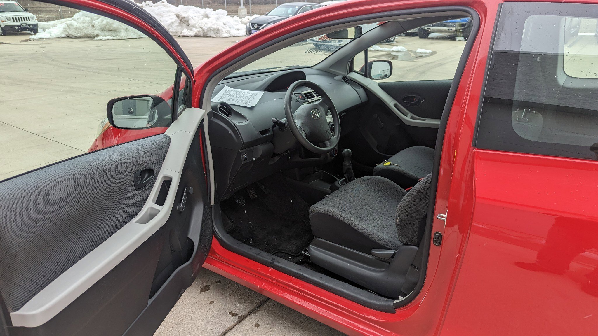 Used 2010 Toyota Yaris 2-Door Hatchback FWD image 5