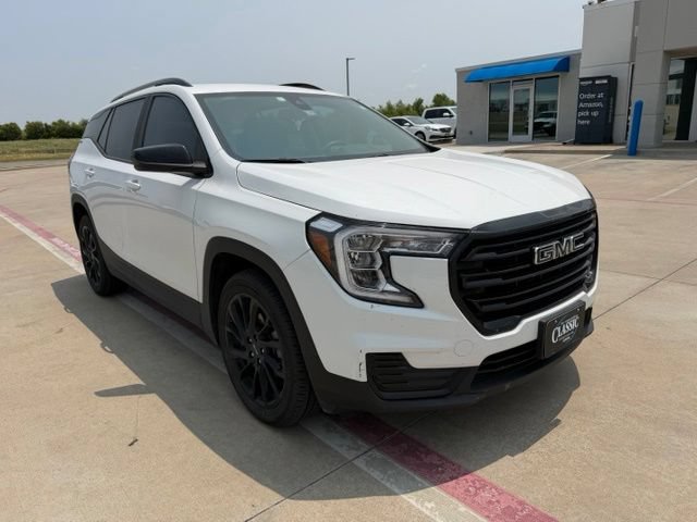 Used 2023 GMC Terrain SLE w/ Elevation Edition FWD image 1