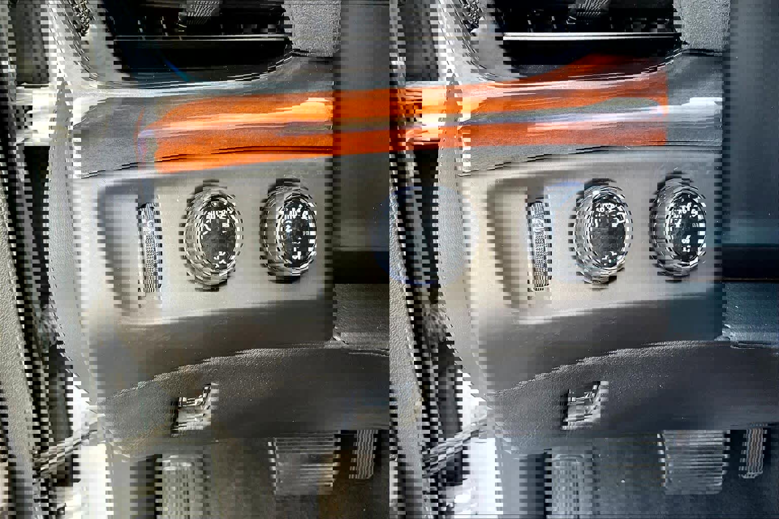 Used 2017 Cadillac Escalade Premium Luxury image 32